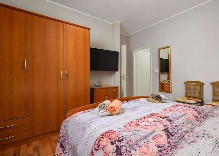 In With Swimming Pool Porec